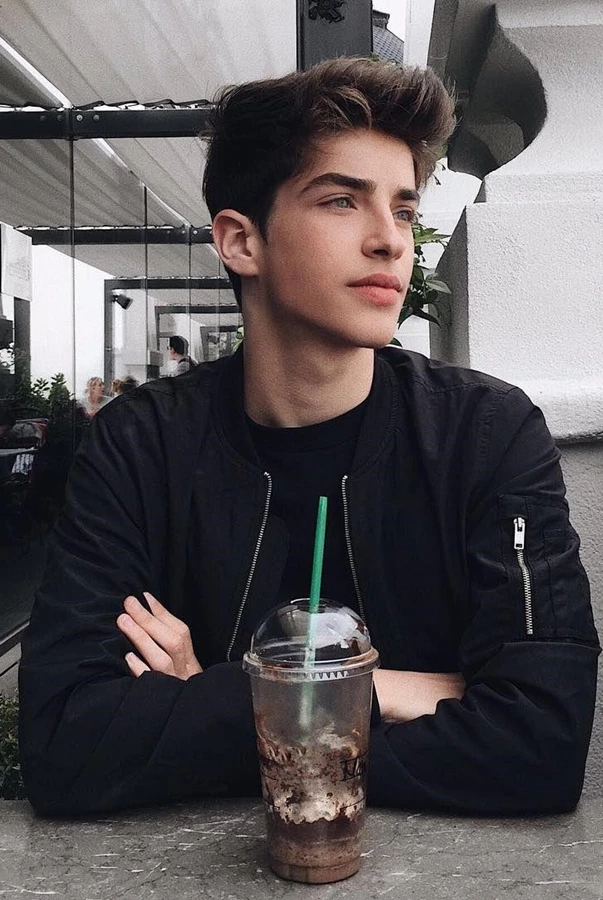عکس فیک پسرونه 18 ساله 16