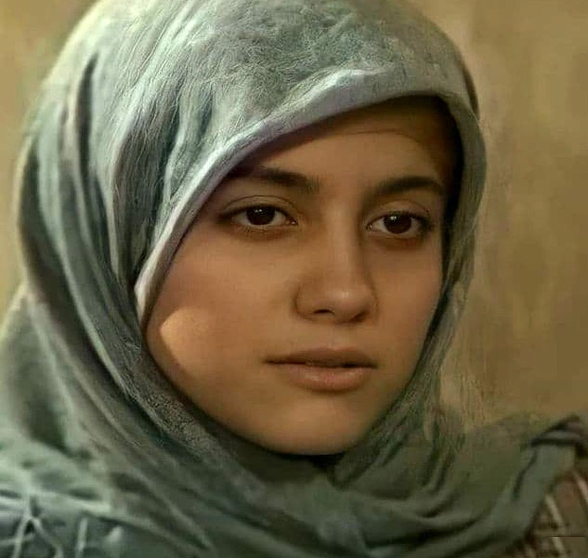 تصویری قدیمی از آشا محرابی در دوران کودکی و سال های ابتدایی حضور او در تلویزیون- -2 آشا محرابی در گذر زمان؛ از دختر کوچک سریال «آینه» تا امروز