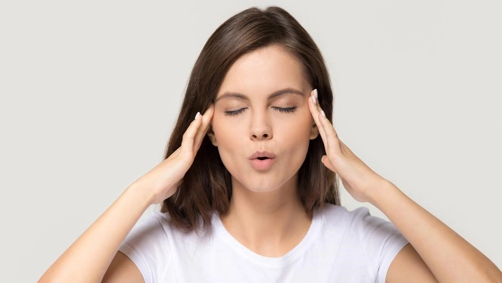 حرکات یوگای صورت برای افتادگی پوست 1